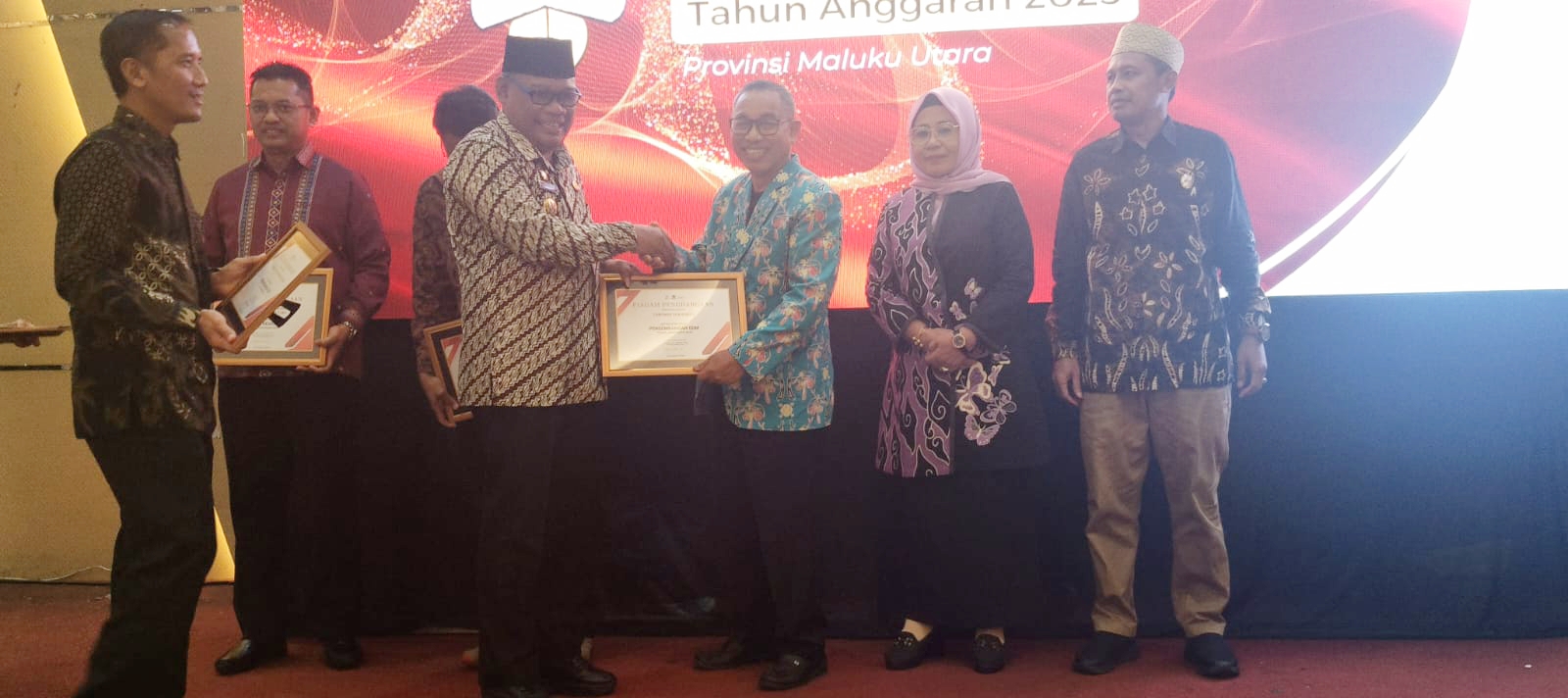 Rektor Unkhair Terima DIPA dan Buku Alokasi TKD 2025, Sabet Piagam Penghargaan